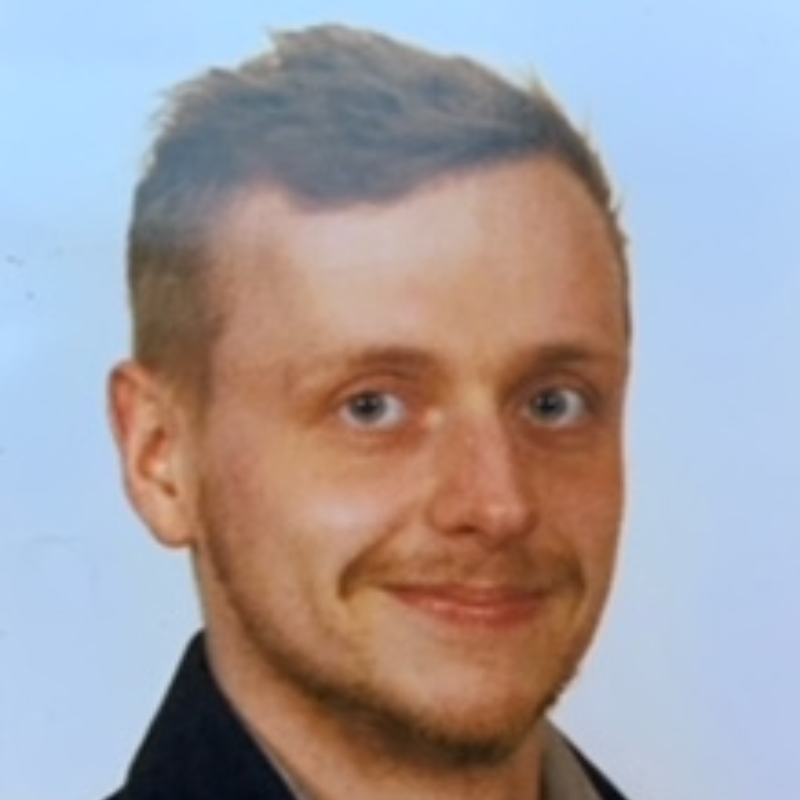  Dennis Knen